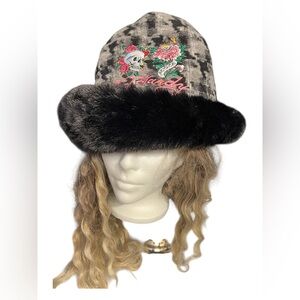 ☠️🩷 Ed Hardy Faux Fur Winter Bucket Hat with a faux-fur brim.☠️🩷NWT